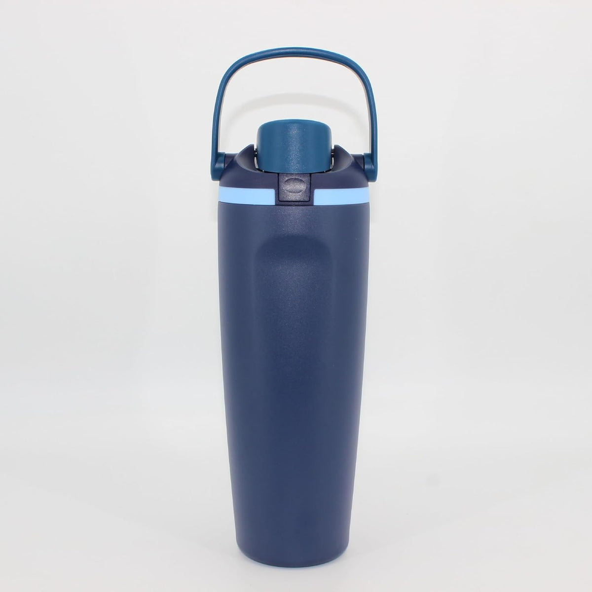 7AGAT stainless steel water bottle with carry loop, 900ml, leak-proof, reusable for sports, travel, and daily hydration.