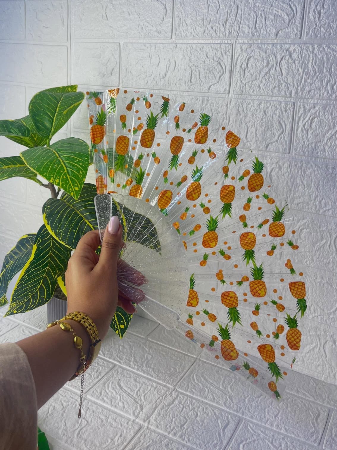 Clear acrylic folding hand fan by 7AGAT, lightweight and portable with a durable transparent frame for weddings and outdoor events.