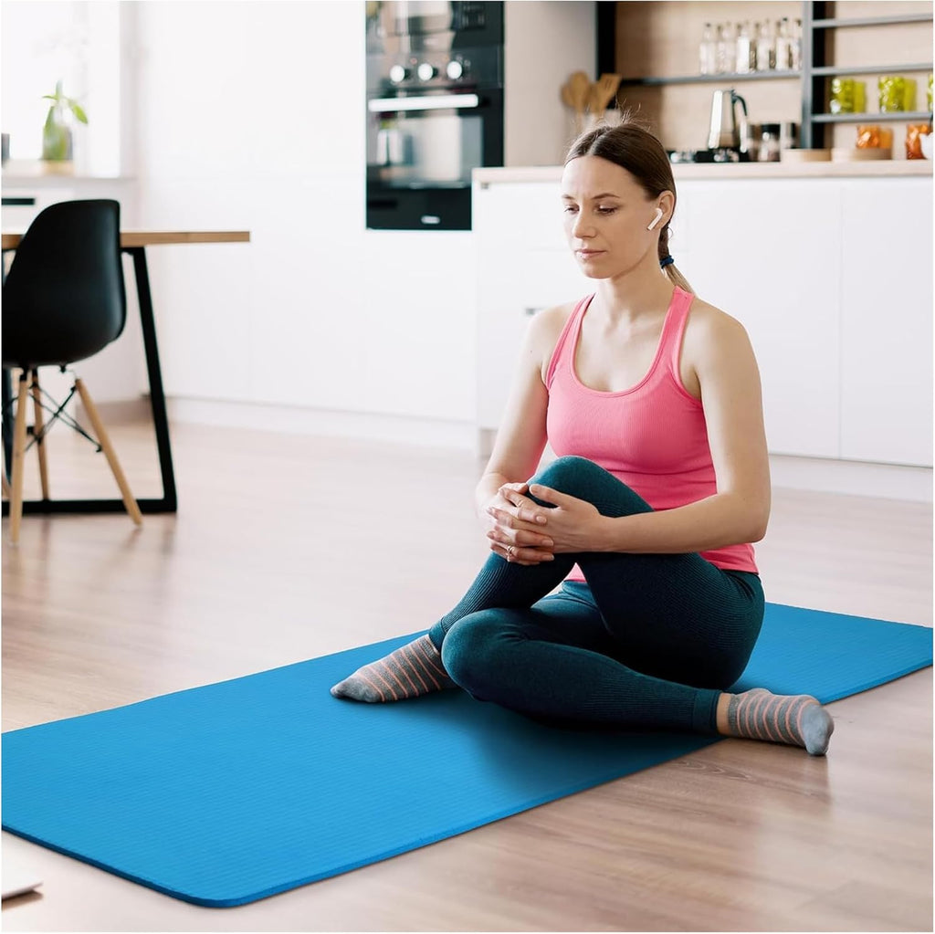 7AGAT double-sided TPE yoga mat, 6mm non-slip exercise mat for yoga, Pilates, and home workouts, shown rolled out on a gym floor.