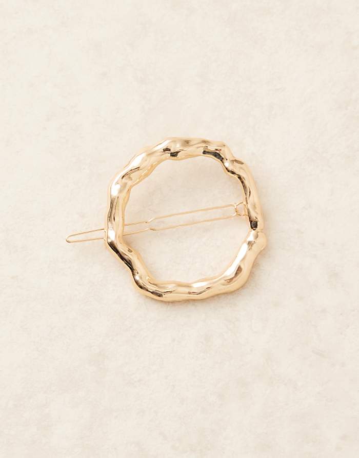 Pair of 7AGAT metal hair clip claws for women and girls, stylish hair accessories for daily wear and special occasions.