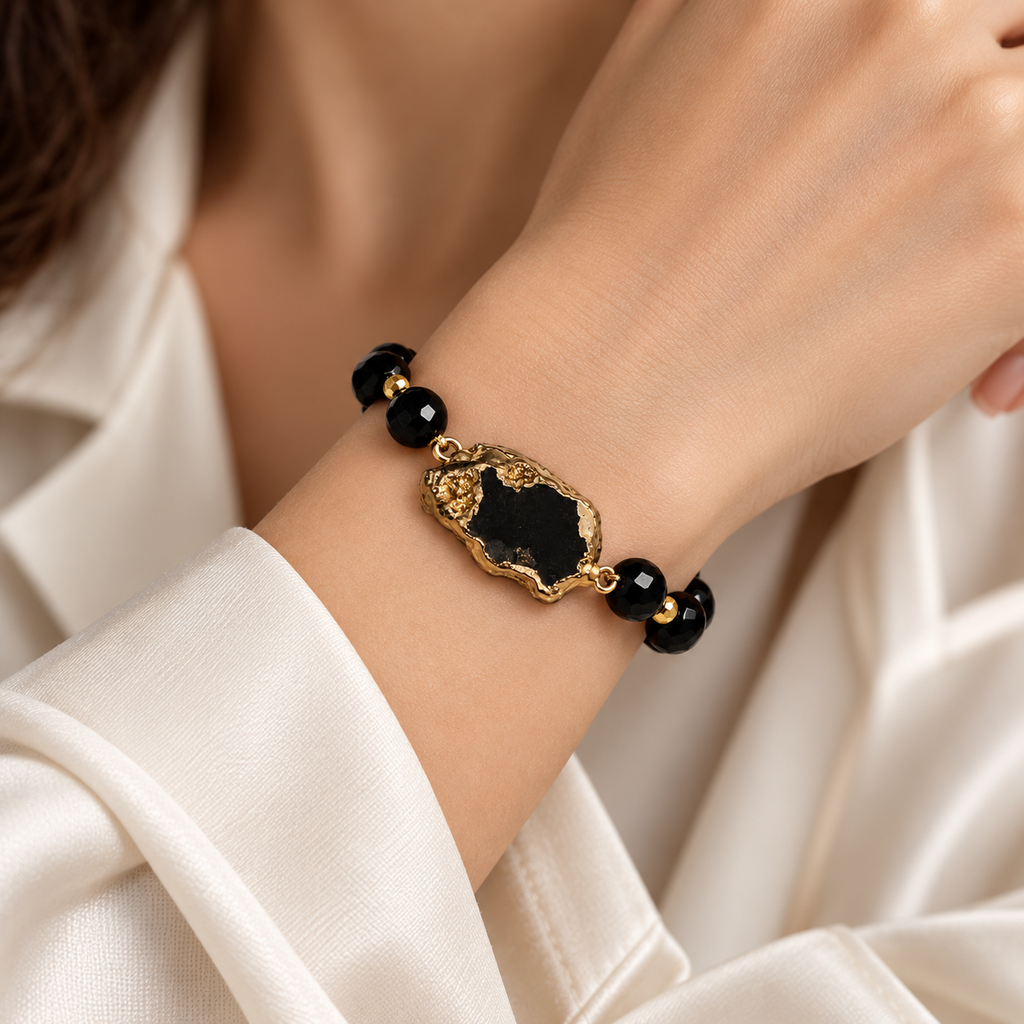 7agat faceted onyx bracelet worn on female wrist.