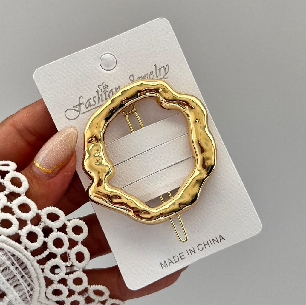 Two metal hair clip claws from 7AGAT, elegant hair accessories for women and girls, suitable for daily wear and special occasions.