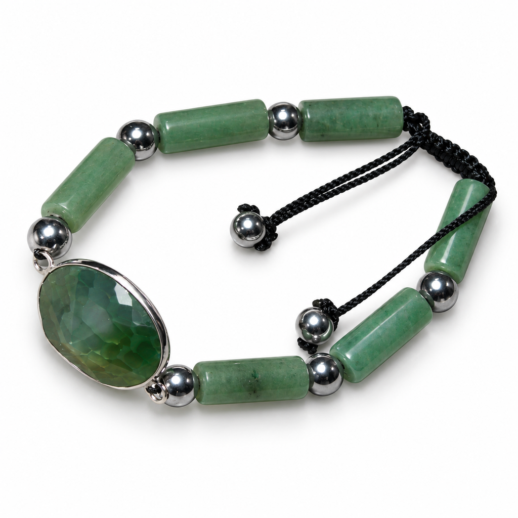 7agat green jade bracelet with green agate centerpiece.