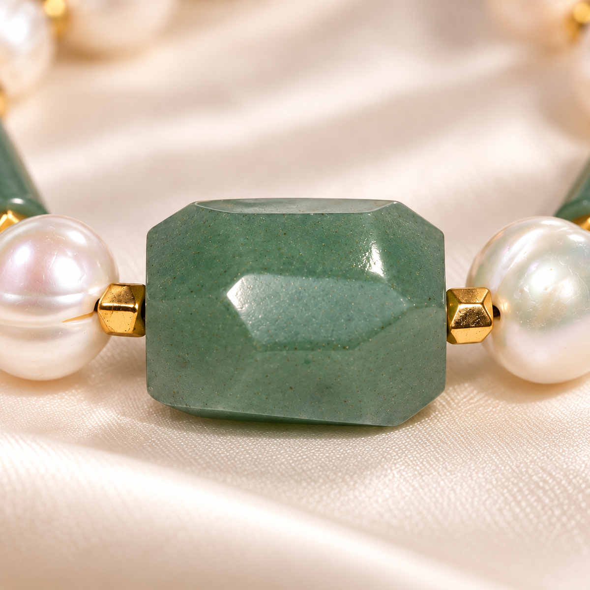 Natural Green Jade & White Cultured Pearl Bracelet with Gold-Tone Hematite – 18 cm