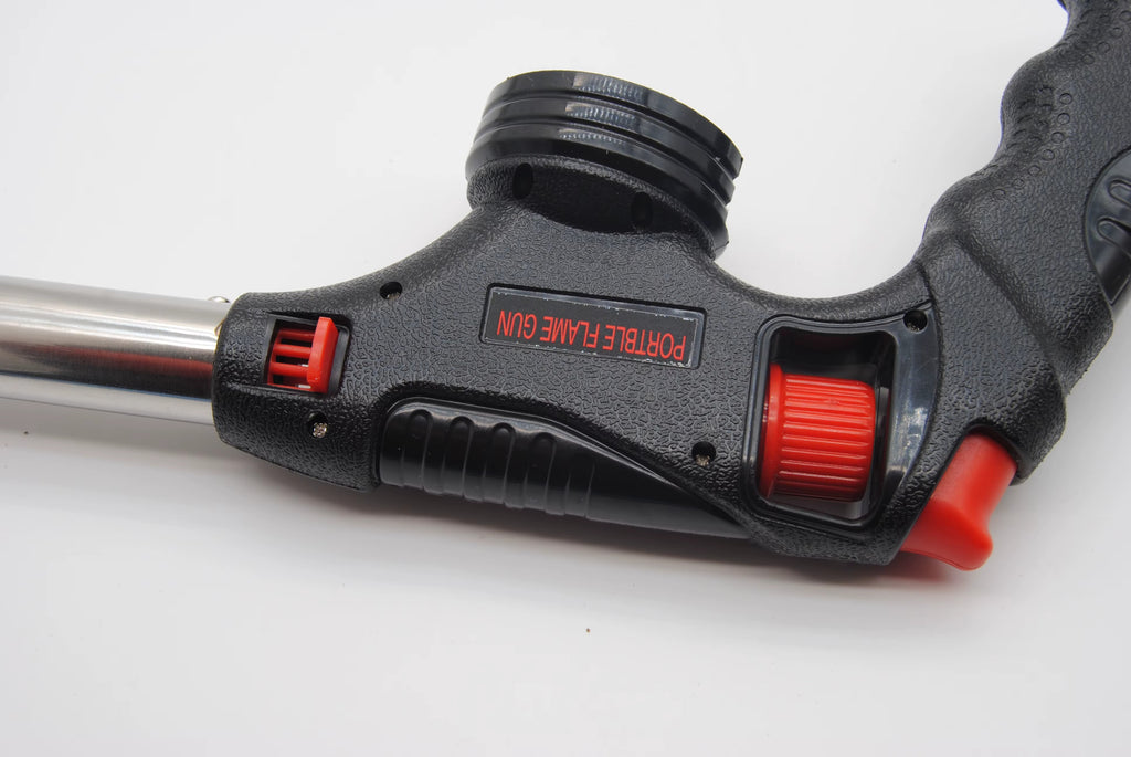 7AGAT portable gas torch with electronic ignition, ideal for kitchen, BBQ, dessert prep, and light craft projects.